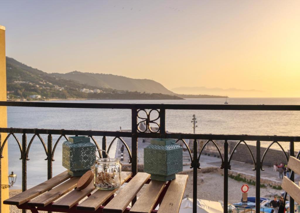 Апартаменти Devalu Casa Del Mare Чефалу Екстер'єр фото